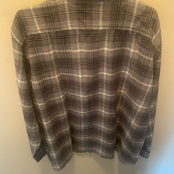 NWT Levi’s Black and Grey Plaid Shirt. Brand New - Picture 3 of 9